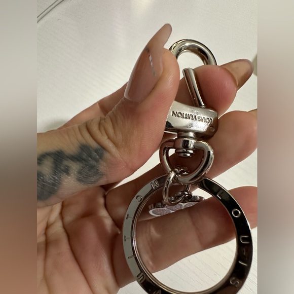 Louis Vuitton Silver Key Ring Porte cles - added dog paw pink and silver - Picture 7 of 12